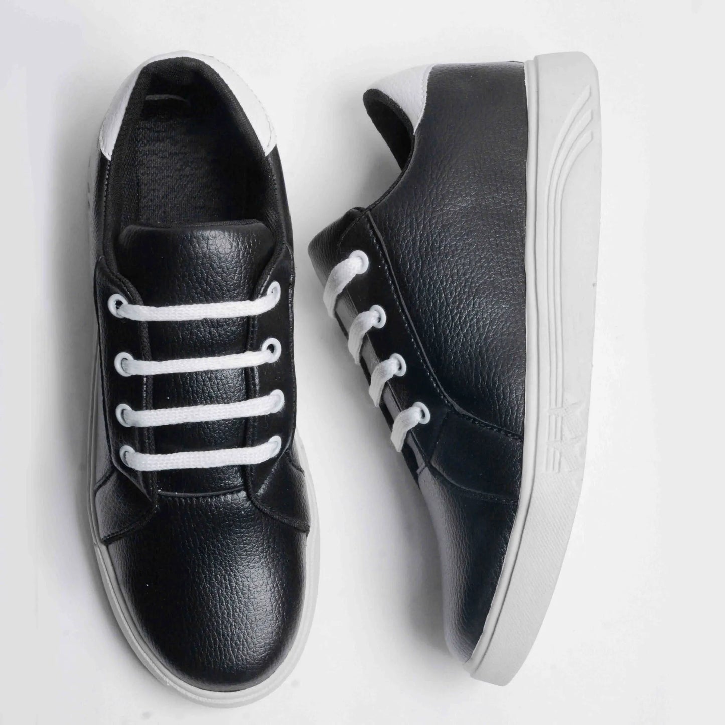 Fashionable Sneakers for ladies